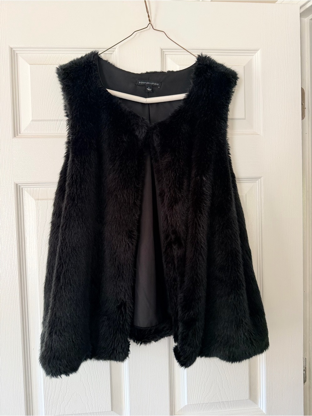 Signature Studio Black Faux Fur Sleeveless Vest